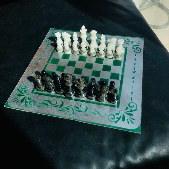 Chess Set - Green Silver - Picture 8 of 10